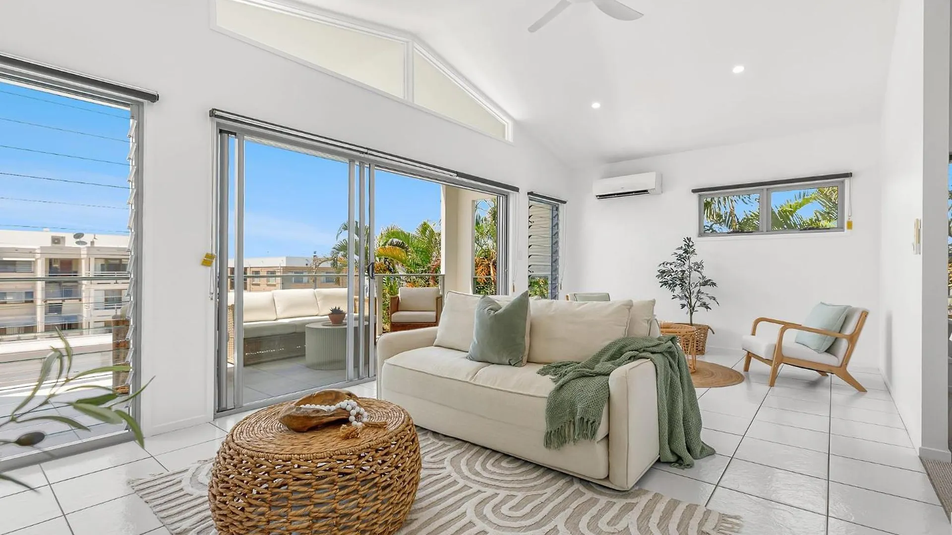 Retreat In The Heart Of Alex - 3Br Sleeps 11, Pool Villa Alexandra Headland 0*,