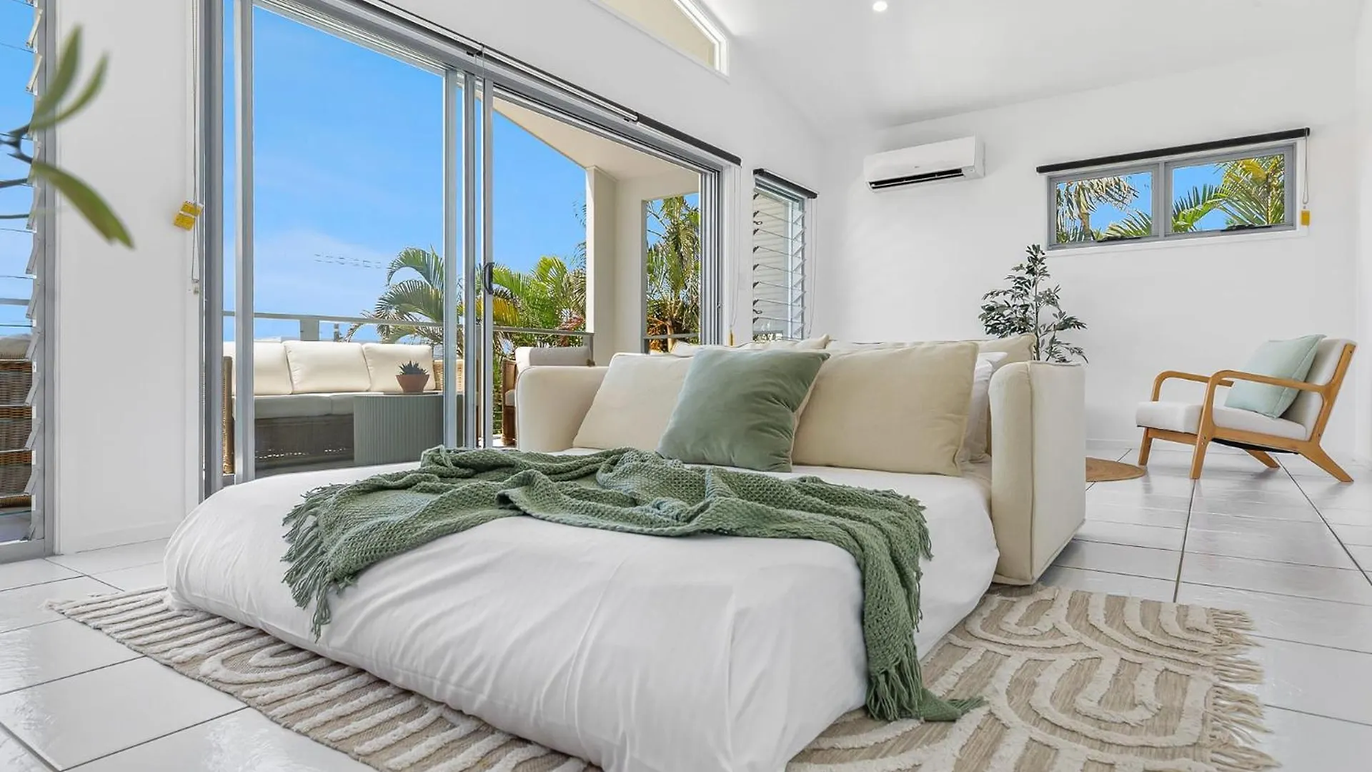 Retreat In The Heart Of Alex - 3Br Sleeps 11, Pool Villa Alexandra Headland 0*,  Australia