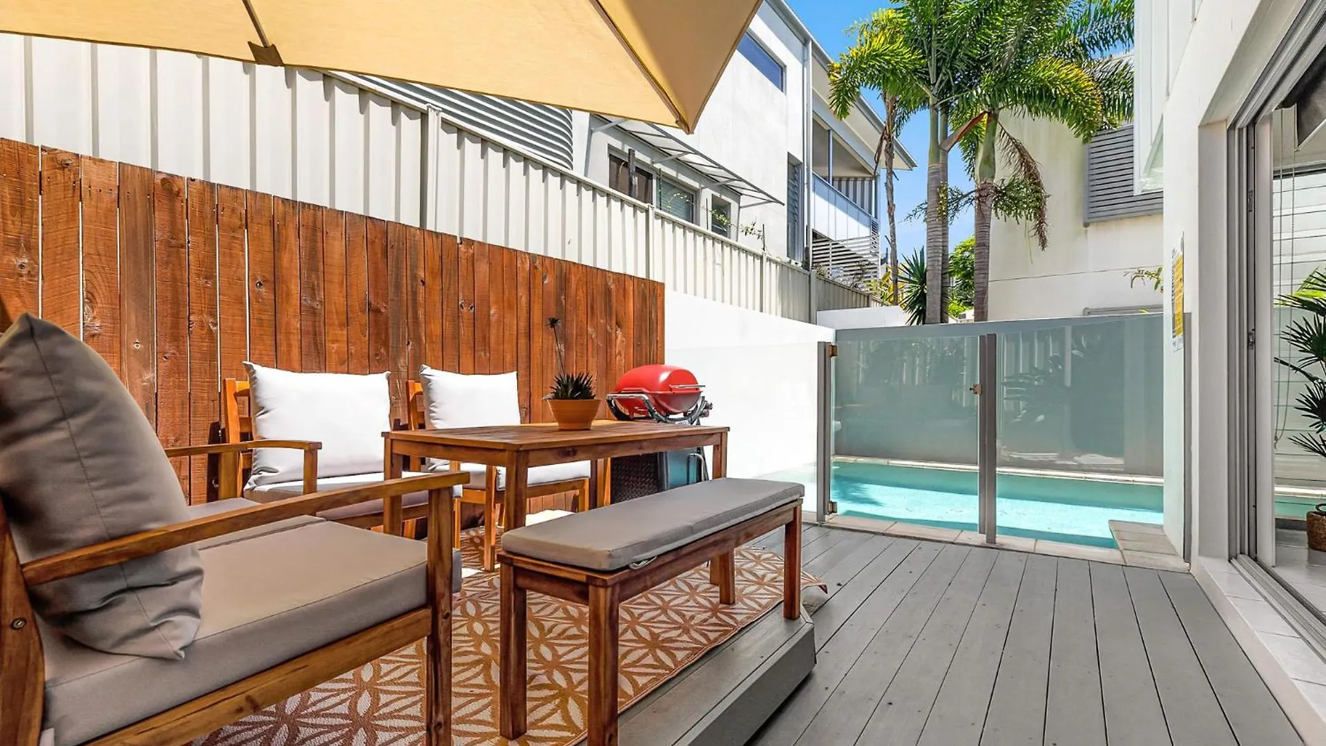 Retreat In The Heart Of Alex - 3Br Sleeps 11, Pool Villa Alexandra Headland Australien