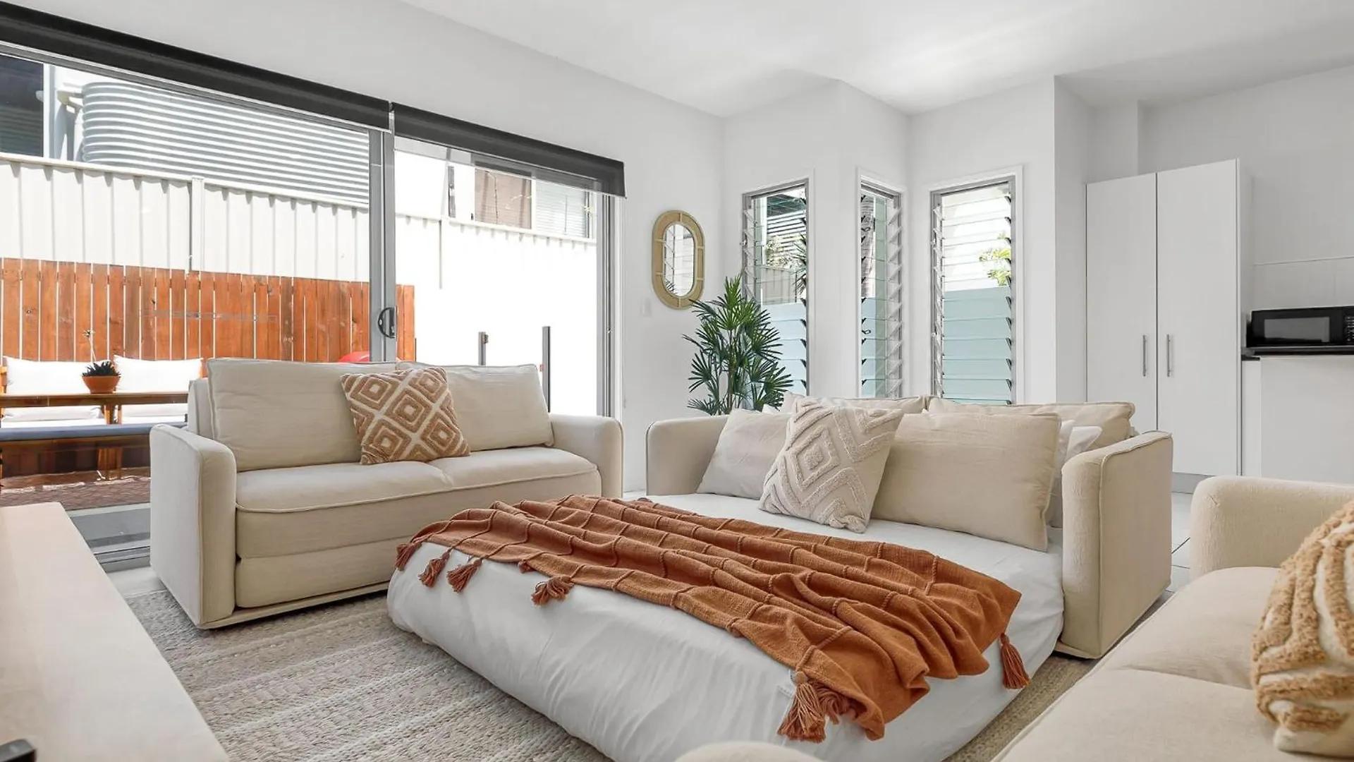 Retreat In The Heart Of Alex - 3Br Sleeps 11, Pool Villa Alexandra Headland 0*,  Australien